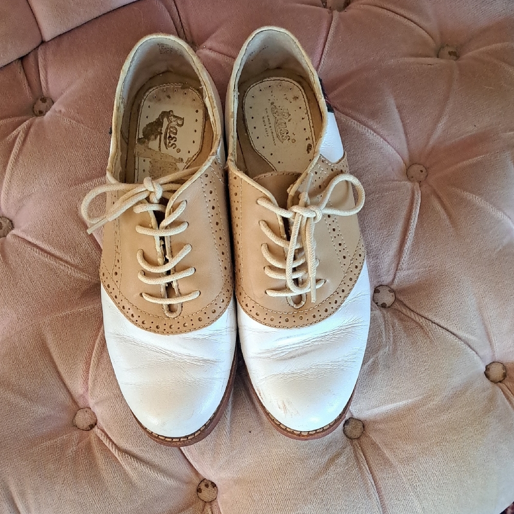 Bass Women's Tan and White Flats